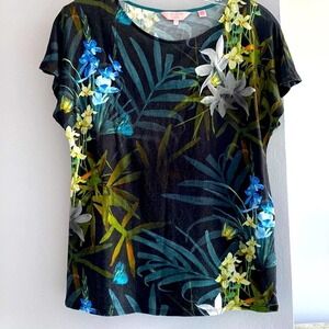 Ted Baker London gorgeous tropical print short sleeve top. Size 4
C